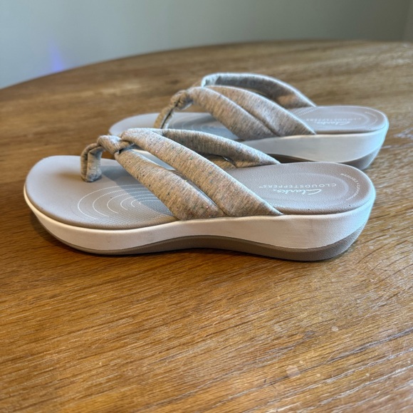 Clarks Shoes - Clarks Cloudsteppers Women's Tan/Grey Platform Thong Sandals Size 9